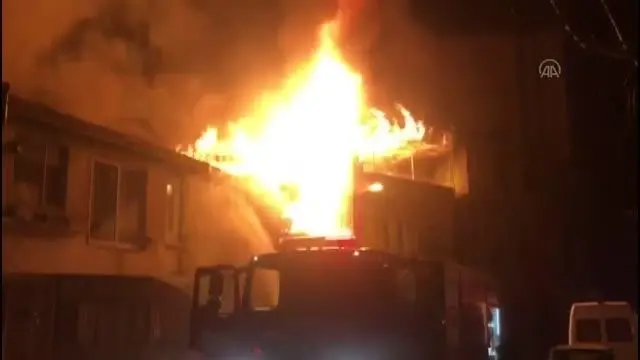 Son dakika... KAHRAMANMARAŞ - Ev yangınında yaşlı çift yaralandı Son dakika... KAHRAMANMARAŞ - Ev yangınında yaşlı çift yaralandı