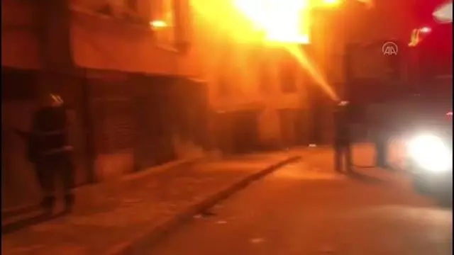 Son dakika... KAHRAMANMARAŞ - Ev yangınında yaşlı çift yaralandı Son dakika... KAHRAMANMARAŞ - Ev yangınında yaşlı çift yaralandı