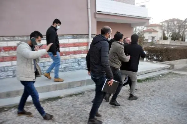 Son dakika gündem: Karaman'da iki grup silahla çatıştı: 4 gözaltı Son dakika gündem: Karaman'da iki grup silahla çatıştı: 4 gözaltı