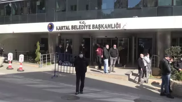 Kartal Belediyesi ile Genel İş Sendikası arasında imzalanan TİS'e işçilerden tepki Kartal Belediyesi ile Genel İş Sendikası arasında imzalanan TİS'e işçilerden tepki