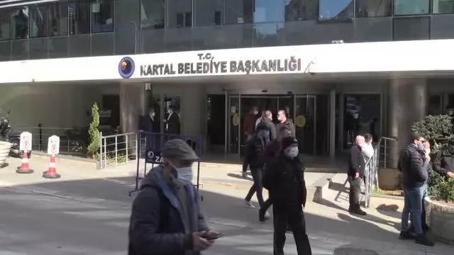 Kartal Belediyesi ile Genel İş Sendikası arasında imzalanan TİS'e işçilerden tepki Kartal Belediyesi ile Genel İş Sendikası arasında imzalanan TİS'e işçilerden tepki