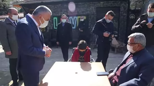 KIRKLARELİ - Vali Bilgin: 'Kentimizde maalesef iki haftada yüzde 100'e yakın vaka artışı oldu' KIRKLARELİ - Vali Bilgin: 'Kentimizde maalesef iki haftada yüzde 100'e yakın vaka artışı oldu'