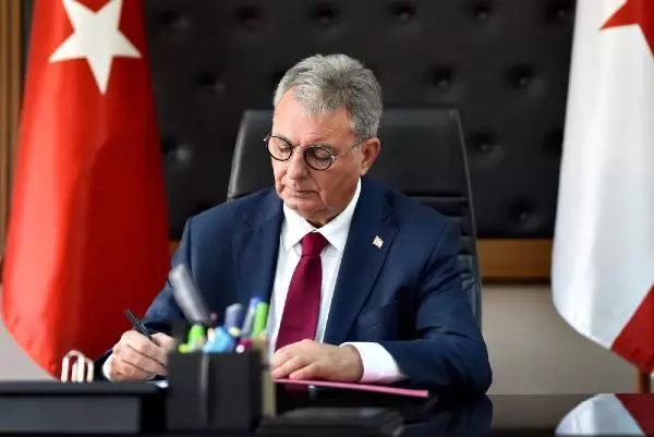 KKTC Cumhurbaşkanı Tatar, Cumhurbaşkanı Erdoğan'a helikopter kazasında şehit olanlar için taziyelerini iletti KKTC Cumhurbaşkanı Tatar, Cumhurbaşkanı Erdoğan'a helikopter kazasında şehit olanlar için taziyelerini iletti