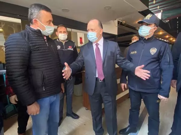 Maltepe Kaymakamı esnafa kontrollü normalleşme hakkında bilgilendirmede bulundu Maltepe Kaymakamı esnafa kontrollü normalleşme hakkında bilgilendirmede bulundu