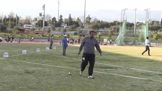Milli çekiççi Eşref Apak, 5. kez katılacağı olimpiyatlarda 2. madalyasını kazanma hedefinde Milli çekiççi Eşref Apak, 5. kez katılacağı olimpiyatlarda 2. madalyasını kazanma hedefinde