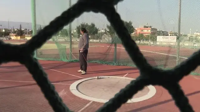 Milli çekiççi Eşref Apak, 5. kez katılacağı olimpiyatlarda 2. madalyasını kazanma hedefinde Milli çekiççi Eşref Apak, 5. kez katılacağı olimpiyatlarda 2. madalyasını kazanma hedefinde