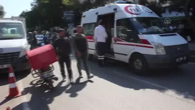 Motosiklet yayaya çarptı: Biri bebek 4 yaralı Motosiklet yayaya çarptı: Biri bebek 4 yaralı