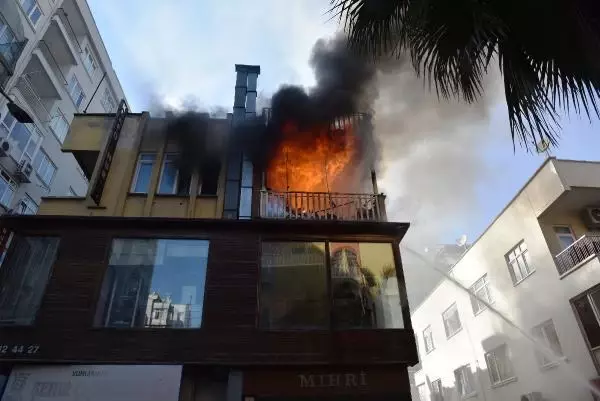 Öğretmenin dairesi, alev alev yandı Öğretmenin dairesi, alev alev yandı