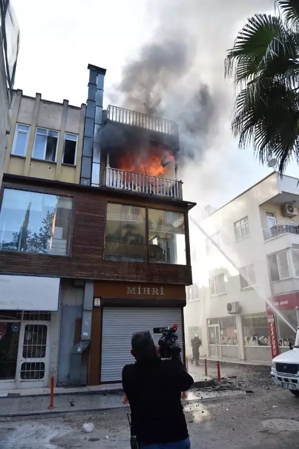 Öğretmenin dairesi, alev alev yandı Öğretmenin dairesi, alev alev yandı