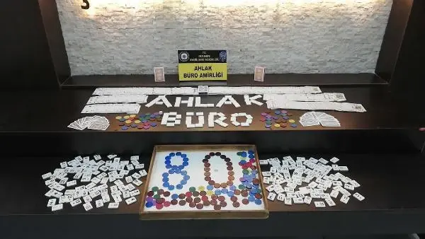 Osmaniye'de kumar oynayan 17 kişiye 128 bin lira ceza kesildi Osmaniye'de kumar oynayan 17 kişiye 128 bin lira ceza kesildi
