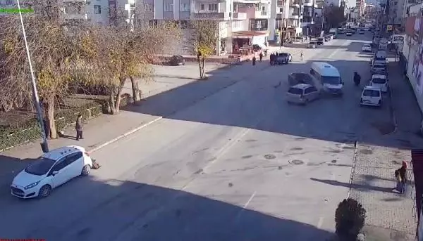 Osmaniye'deki trafik kazaları KGYS kameralarına yansıdı Osmaniye'deki trafik kazaları KGYS kameralarına yansıdı