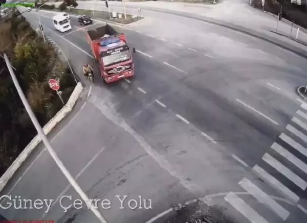 Osmaniye'deki trafik kazaları KGYS kameralarına yansıdı Osmaniye'deki trafik kazaları KGYS kameralarına yansıdı