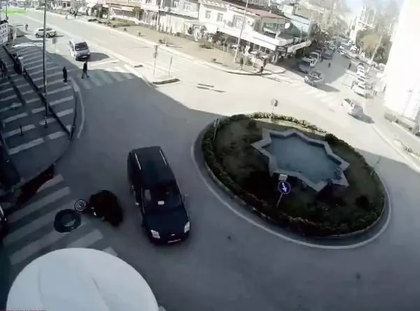 Osmaniye'deki trafik kazaları KGYS kameralarına yansıdı Osmaniye'deki trafik kazaları KGYS kameralarına yansıdı