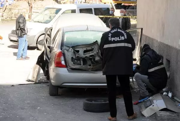Otomobilde çakmak gazı patlaması: 3 yaralı Otomobilde çakmak gazı patlaması: 3 yaralı