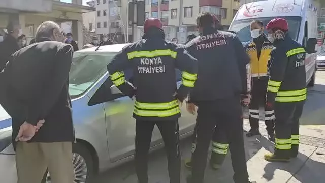 Otomobilde mahsur kalan kardeşleri itfaiye ekipleri kurtardı Otomobilde mahsur kalan kardeşleri itfaiye ekipleri kurtardı