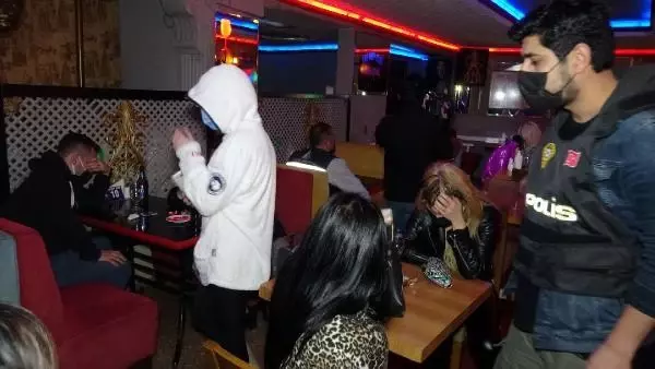 Son dakika haber: Polis baskınında gece kulübünde yakalanan kişiden tepki: Adam mı öldürdük? Son dakika haber: Polis baskınında gece kulübünde yakalanan kişiden tepki: Adam mı öldürdük?