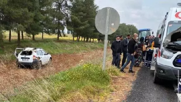 Şanlıurfa'da, HDP'li kadın yöneticilerin otomobili devrildi: 4 yaralı Şanlıurfa'da, HDP'li kadın yöneticilerin otomobili devrildi: 4 yaralı