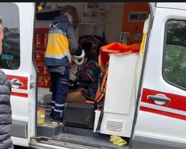 Şanlıurfa'da, HDP'li kadın yöneticilerin otomobili devrildi: 4 yaralı Şanlıurfa'da, HDP'li kadın yöneticilerin otomobili devrildi: 4 yaralı