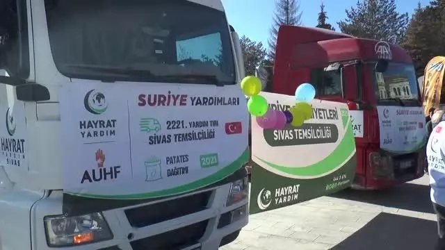 Sivas'tan Suriye'ye 2 tır patates ve un gönderildi Sivas'tan Suriye'ye 2 tır patates ve un gönderildi