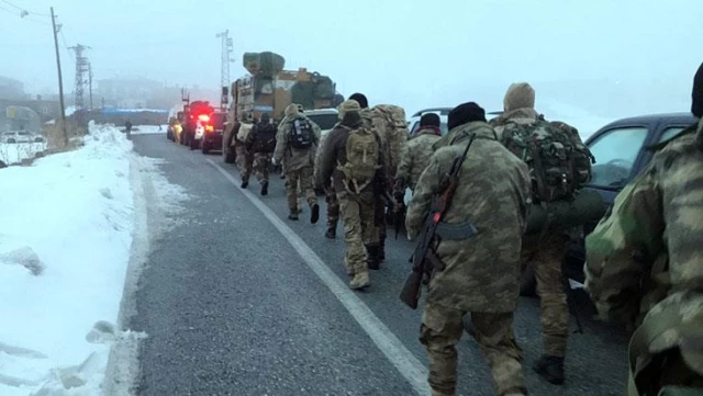 Son Dakika: Bitlis'in Tatvan İlçesi'nde askeri helikopter düştü: 10 askerimiz şehit, 3 askerimiz de yaralı