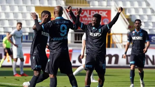 Süper Lig'in 28. haftasında Trabzonspor, deplasmanda Kasımpaşa'yı 2-1 yendi Süper Lig'in 28. haftasında Trabzonspor, deplasmanda Kasımpaşa'yı 2-1 yendi