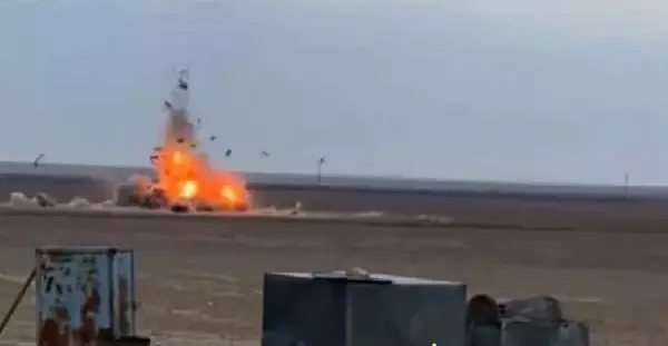 Suriye'de Mehmetçiğin durdurduğu patlayıcı yüklü araç imha edildi Suriye'de Mehmetçiğin durdurduğu patlayıcı yüklü araç imha edildi