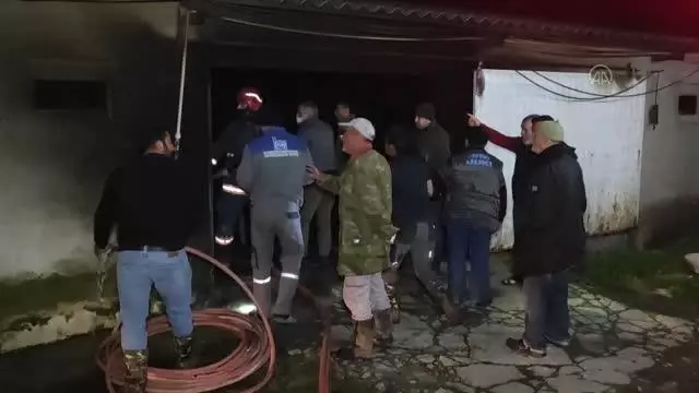 Tavuk çiftliğinde çıkan yangın söndürüldü Tavuk çiftliğinde çıkan yangın söndürüldü