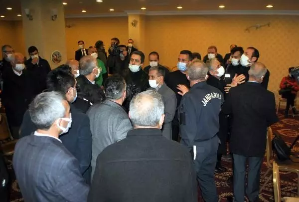 Tekirdağ'da kurulacak Plastik Organize Sanayi Bölgesi ÇED toplantısı, gerginlik nedeniyle yapılamadı Tekirdağ'da kurulacak Plastik Organize Sanayi Bölgesi ÇED toplantısı, gerginlik nedeniyle yapılamadı