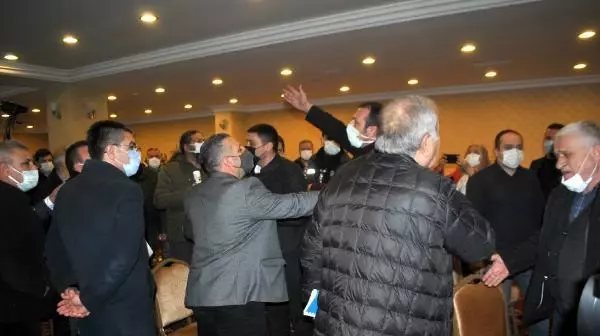 Tekirdağ'da kurulacak Plastik Organize Sanayi Bölgesi ÇED toplantısı, gerginlik nedeniyle yapılamadı Tekirdağ'da kurulacak Plastik Organize Sanayi Bölgesi ÇED toplantısı, gerginlik nedeniyle yapılamadı