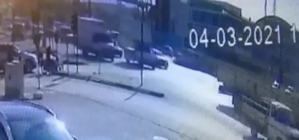 Tırla çarpışan hafif ticari araçtaki 2 kişi yaralandı Tırla çarpışan hafif ticari araçtaki 2 kişi yaralandı