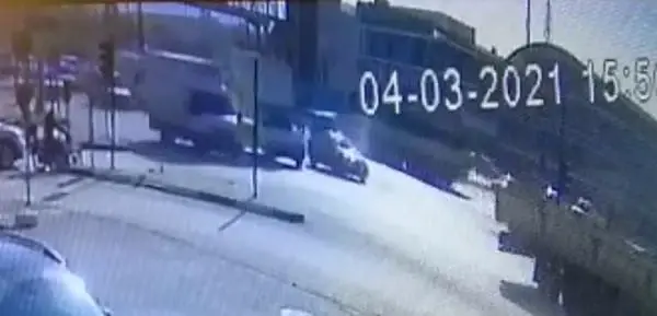 Tırla çarpışan hafif ticari araçtaki 2 kişi yaralandı Tırla çarpışan hafif ticari araçtaki 2 kişi yaralandı