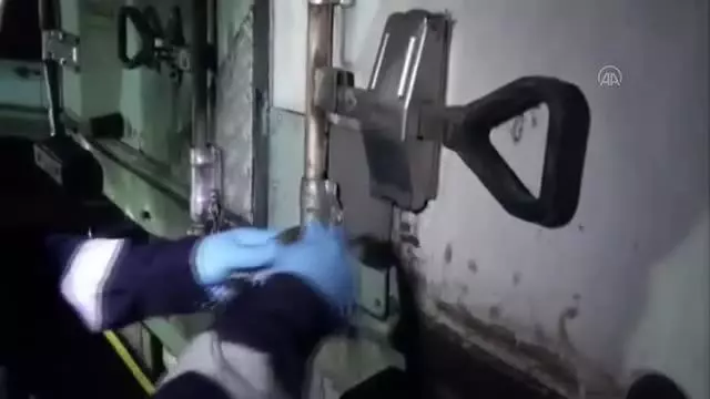 Tuzla'da durdurulan tırda 308 kilo 800 gram eroin ele geçirildi Tuzla'da durdurulan tırda 308 kilo 800 gram eroin ele geçirildi