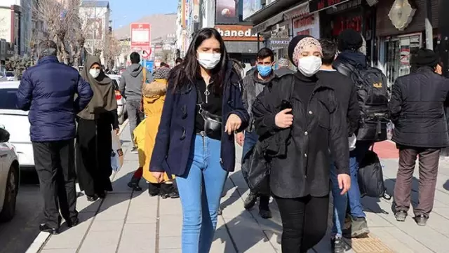 Yasakların kalktığı Van'da vaka sayısı artan 4 mahallede eğitime 10 gün ara Yasakların kalktığı Van'da vaka sayısı artan 4 mahallede eğitime 10 gün ara