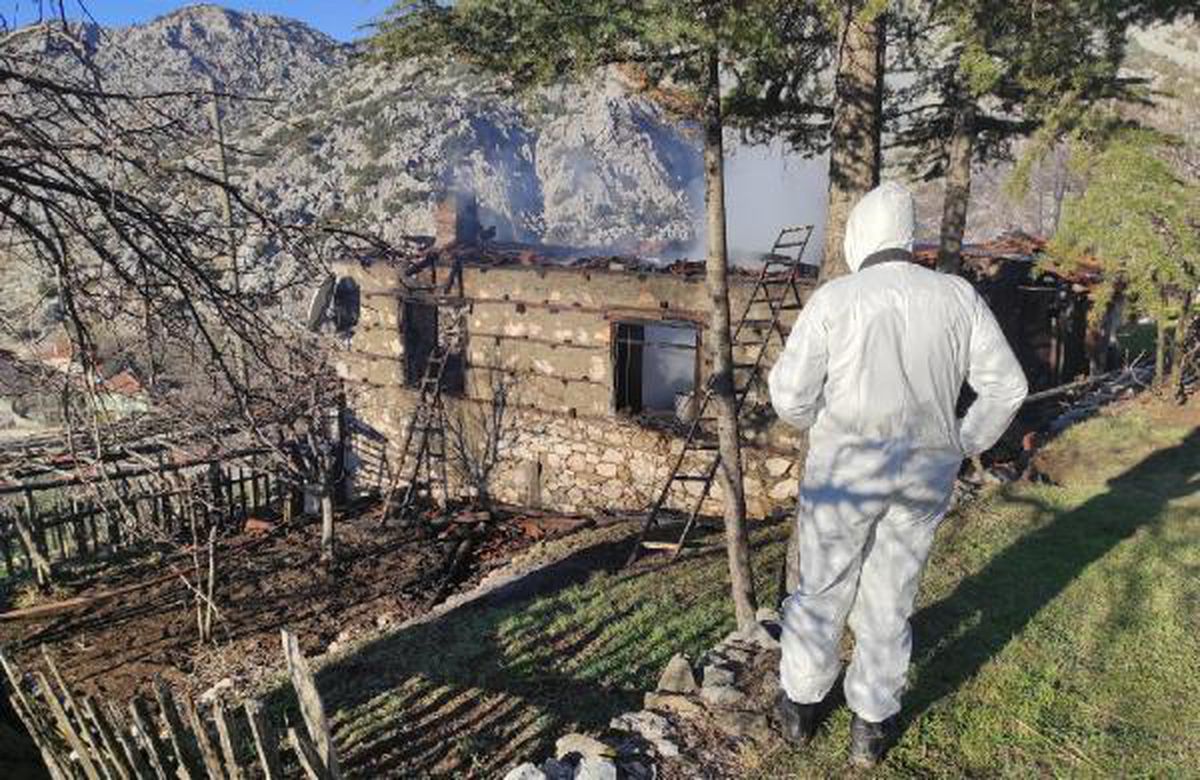 Yalnız yaşadığı evde çıkan yangında öldü