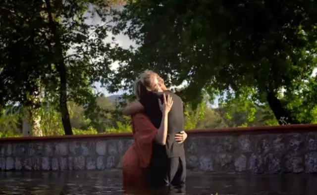 Yılmaz Erdoğan yeni şiiri için Didem Soydan'la romantik bir klip çekti Yılmaz Erdoğan yeni şiiri için Didem Soydan'la romantik bir klip çekti