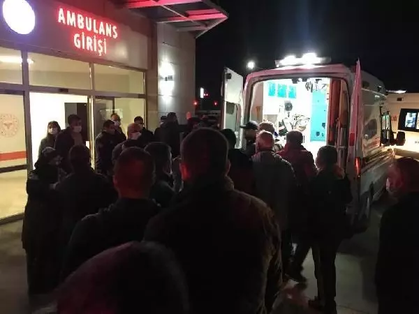 Zili çalan saldırganlar, kapıyı açan gence eşi ve çocuğunun gözleri önünde kurşun yağdırdı Zili çalan saldırganlar, kapıyı açan gence eşi ve çocuğunun gözleri önünde kurşun yağdırdı