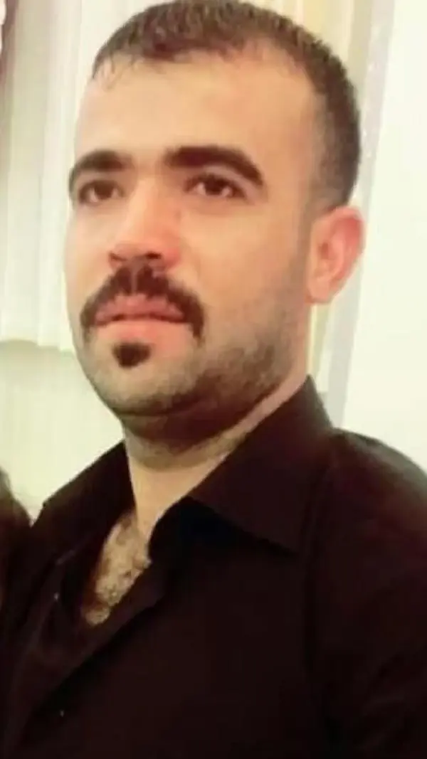 Zili çalan saldırganlar, kapıyı açan gence eşi ve çocuğunun gözleri önünde kurşun yağdırdı Zili çalan saldırganlar, kapıyı açan gence eşi ve çocuğunun gözleri önünde kurşun yağdırdı
