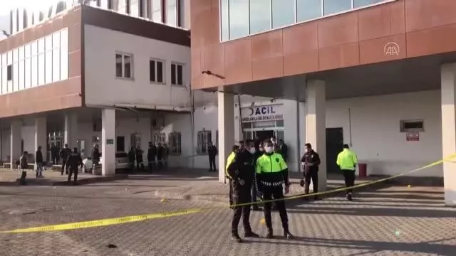 ZONGULDAK - Hastane otoparkında çıkan silahlı kavgada iki güvenlik görevlisi yaralandı ZONGULDAK - Hastane otoparkında çıkan silahlı kavgada iki güvenlik görevlisi yaralandı