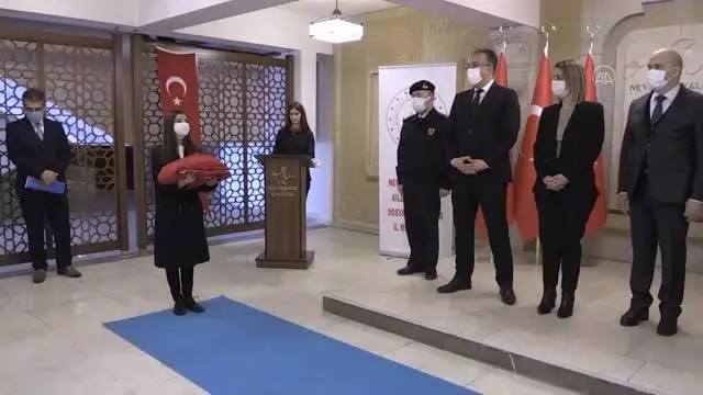 18 Mart'ta Çanakkale'de göndere çekilecek ay yıldızlı bayrak Şırnak'a ulaştı 18 Mart'ta Çanakkale'de göndere çekilecek ay yıldızlı bayrak Şırnak'a ulaştı