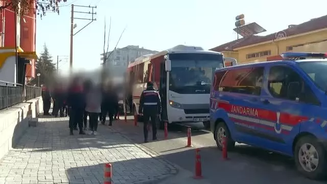 AFYONKARAHİSAR - Organize suç örgütüne yönelik ikinci operasyonda 15 zanlı tutuklandı AFYONKARAHİSAR - Organize suç örgütüne yönelik ikinci operasyonda 15 zanlı tutuklandı
