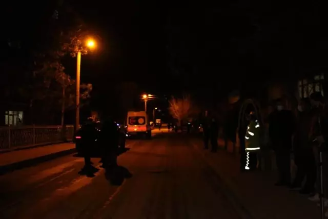 Tatvan'daki helikopter kazasında şehit düşen Albay Şentürk Aydınyer'in Ankara'daki ailesine acı haber ulaştı Tatvan'daki helikopter kazasında şehit düşen Albay Şentürk Aydınyer'in Ankara'daki ailesine acı haber ulaştı