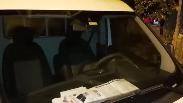 ANTALYA Evinin cam ve pencerelerini kırıp, çıktığı sokakta otomobil ve iş yerlerine zarar verdi ANTALYA Evinin cam ve pencerelerini kırıp, çıktığı sokakta otomobil ve iş yerlerine zarar verdi