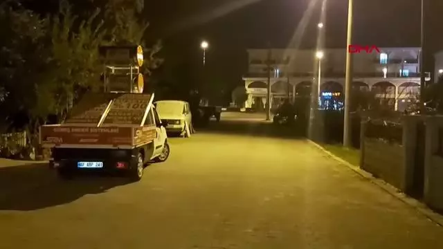 ANTALYA Evinin cam ve pencerelerini kırıp, çıktığı sokakta otomobil ve iş yerlerine zarar verdi ANTALYA Evinin cam ve pencerelerini kırıp, çıktığı sokakta otomobil ve iş yerlerine zarar verdi