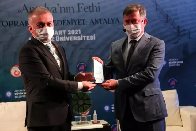 Antalya'nın fethinin 814. yıl dönümünde 'Toprak, Su, Medeniyet: Antalya' paneli düzenlendi Antalya'nın fethinin 814. yıl dönümünde 'Toprak, Su, Medeniyet: Antalya' paneli düzenlendi