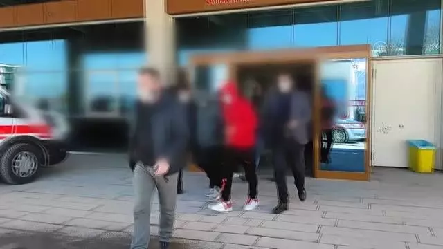 Araçta 4 kilo 55 gram eroinin ele geçirilmesiyle ilgili iki zanlı tutuklandı
