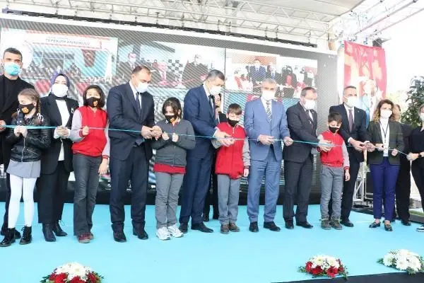 SAKARYA BAKAN SELÇUK OKULLARI ZİYARET ETTİ, ÖĞRETMENLERLE BULUŞTU SAKARYA BAKAN SELÇUK OKULLARI ZİYARET ETTİ, ÖĞRETMENLERLE BULUŞTU