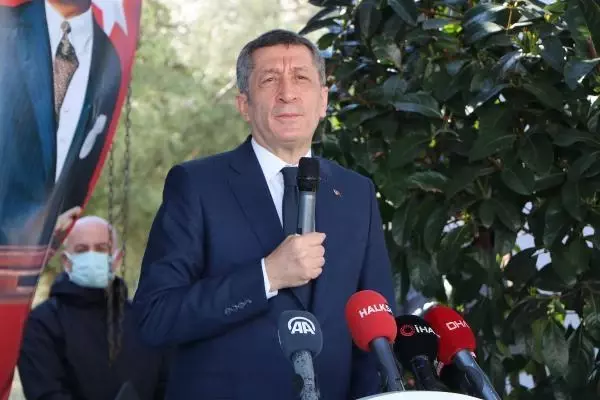 SAKARYA BAKAN SELÇUK OKULLARI ZİYARET ETTİ, ÖĞRETMENLERLE BULUŞTU SAKARYA BAKAN SELÇUK OKULLARI ZİYARET ETTİ, ÖĞRETMENLERLE BULUŞTU