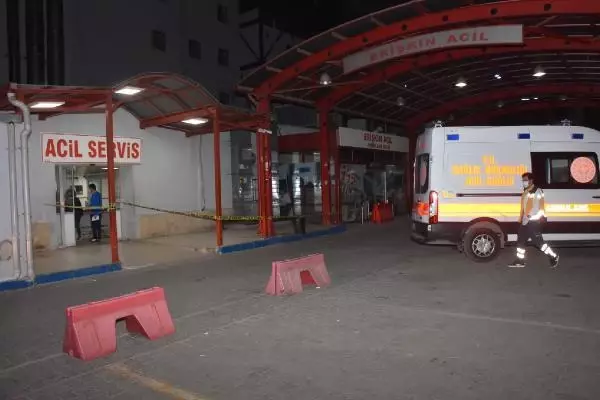 Son dakika: Bıçaklı saldırıda ağır yaralanan kişi polis merkezine sığındı Son dakika: Bıçaklı saldırıda ağır yaralanan kişi polis merkezine sığındı