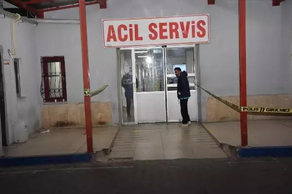 Son dakika: Bıçaklı saldırıda ağır yaralanan kişi polis merkezine sığındı Son dakika: Bıçaklı saldırıda ağır yaralanan kişi polis merkezine sığındı