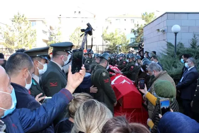 Bitlis şehitleri Ankara'da Cebeci Şehitliği'ne defnedildi Bitlis şehitleri Ankara'da Cebeci Şehitliği'ne defnedildi